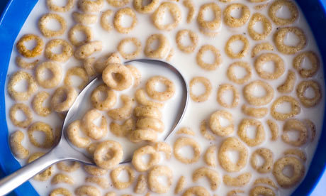2016-11-14-1479090926-5364556-Spoonincerealandmilk007-thumb