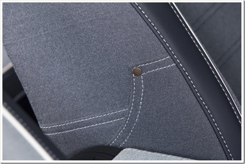 2016-Volkswagen-Beetle-Denim-interior-closeup3_thumb