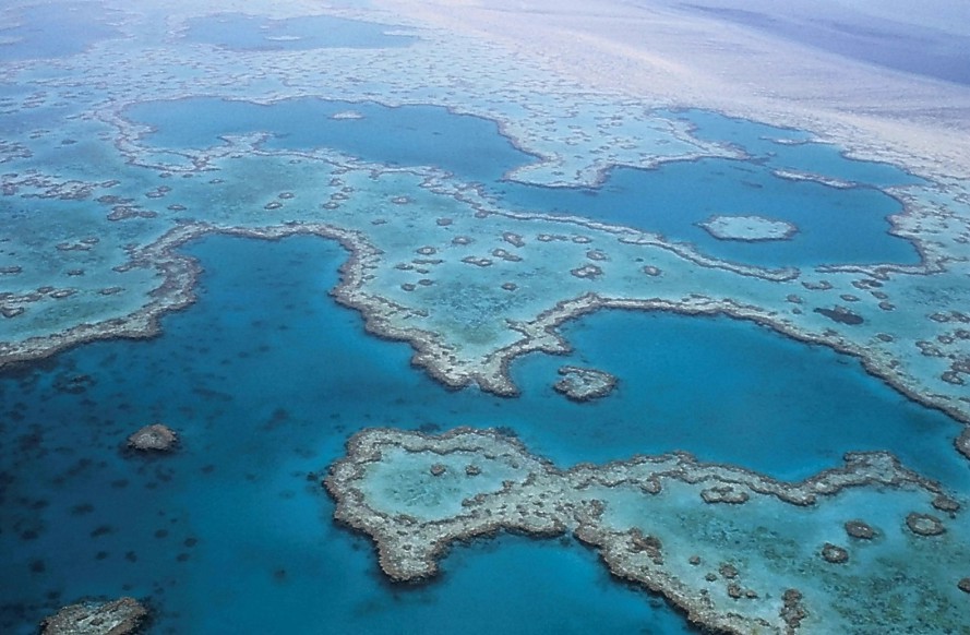Australia-Great-Barrier-Reef-and-Climate-Change-889x582