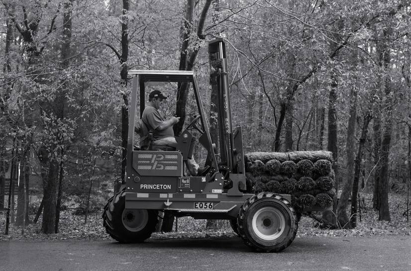 Chris_grass_bussiness.jpg.0x545_q70_crop-scale