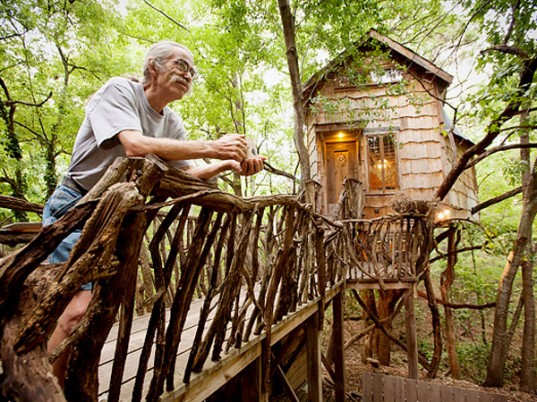 Dan-Phillips-Recycled-Affordable-Texas-Houses-1-537x402
