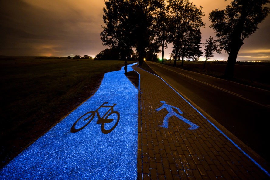 Glowing-Bike-Lane-Poland-889x592