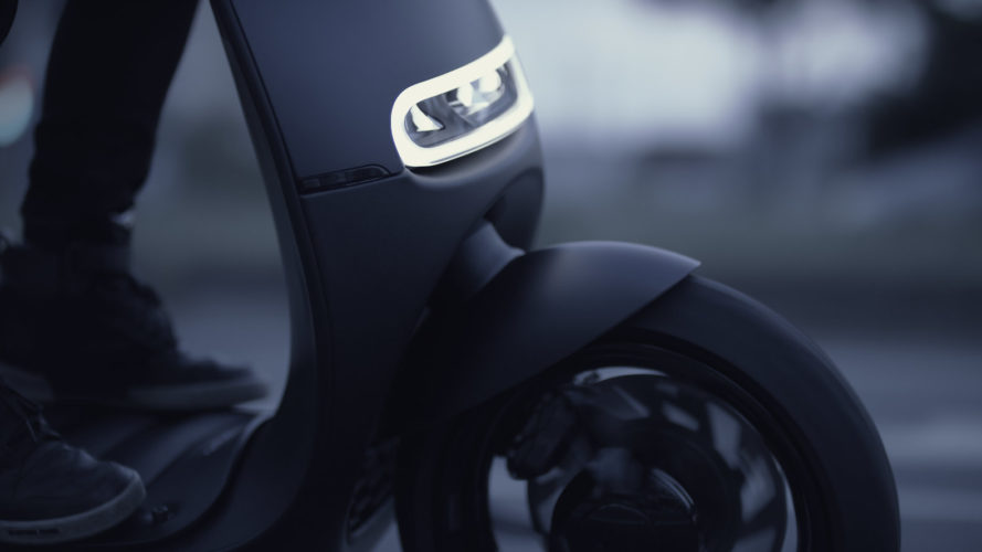 Gogoro-S-model-smartscooter-08-889x500