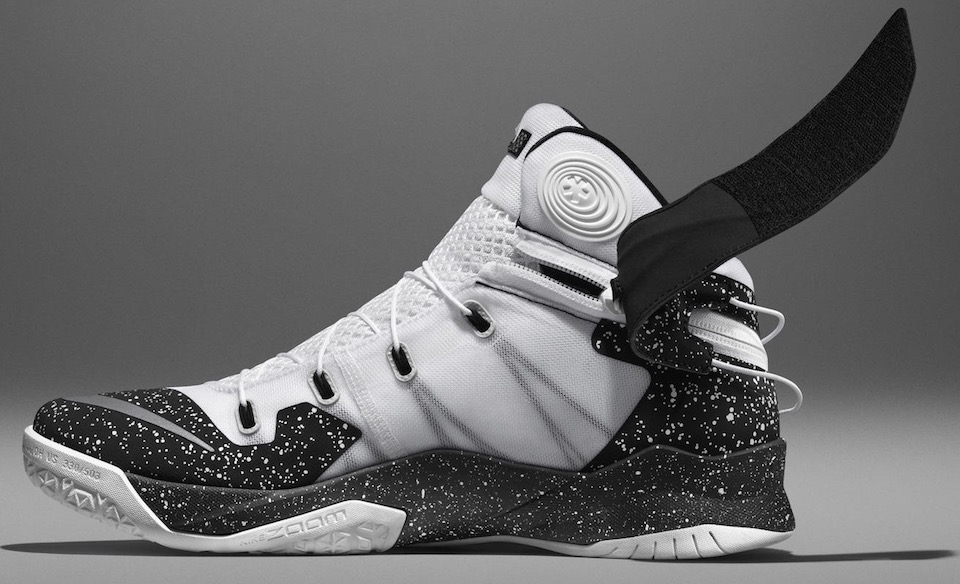 Su15_Nike_FlyEase_Wht_Detail_V1_native_1600