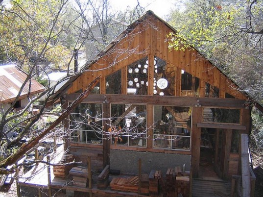 an-Phillips-Recycled-Affordable-Texas-Houses-31-537x402