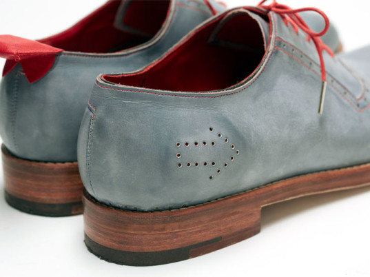 dominic-wilcox-gps-no-place-like-home-shoes-1-537x402