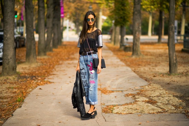gisele-a-gogo-painted-jeans