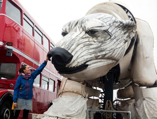 greenpeace-worlds-largest-polar-bear-puppet-537x405