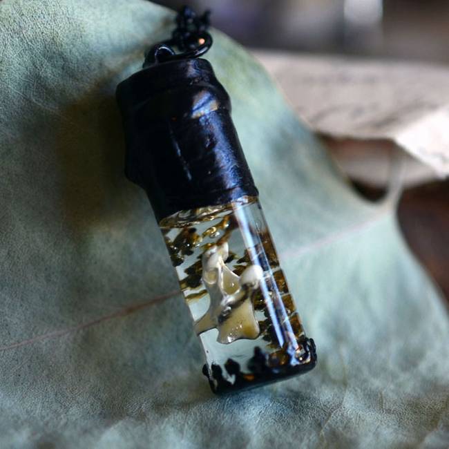 lady-locks-roadkill-jewelry-7.jpg.650x0_q70_crop-smart