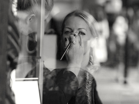 makeup-1-537x403