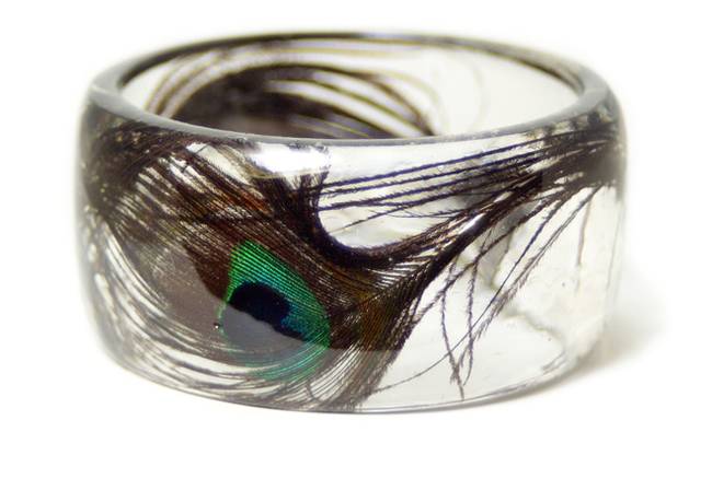 natural-resin-jewelry-sarah-smith-1.jpg.650x0_q70_crop-smart