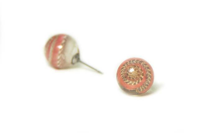 natural-resin-jewelry-sarah-smith-12.jpg.650x0_q70_crop-smart