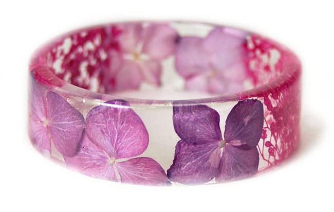 natural-resin-jewelry-sarah-smith-5.jpg.650x0_q70_crop-smart