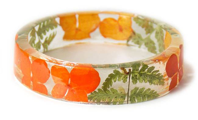 natural-resin-jewelry-sarah-smith-6.jpg.650x0_q70_crop-smart