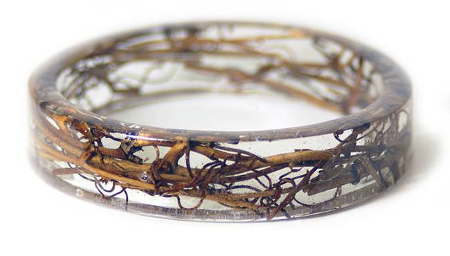 natural-resin-jewelry-sarah-smith-7.jpg.650x0_q70_crop-smart