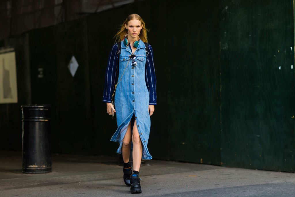 nyfw-street-style-day5-25.nocrop.w1800.h1330.2x-1024x683