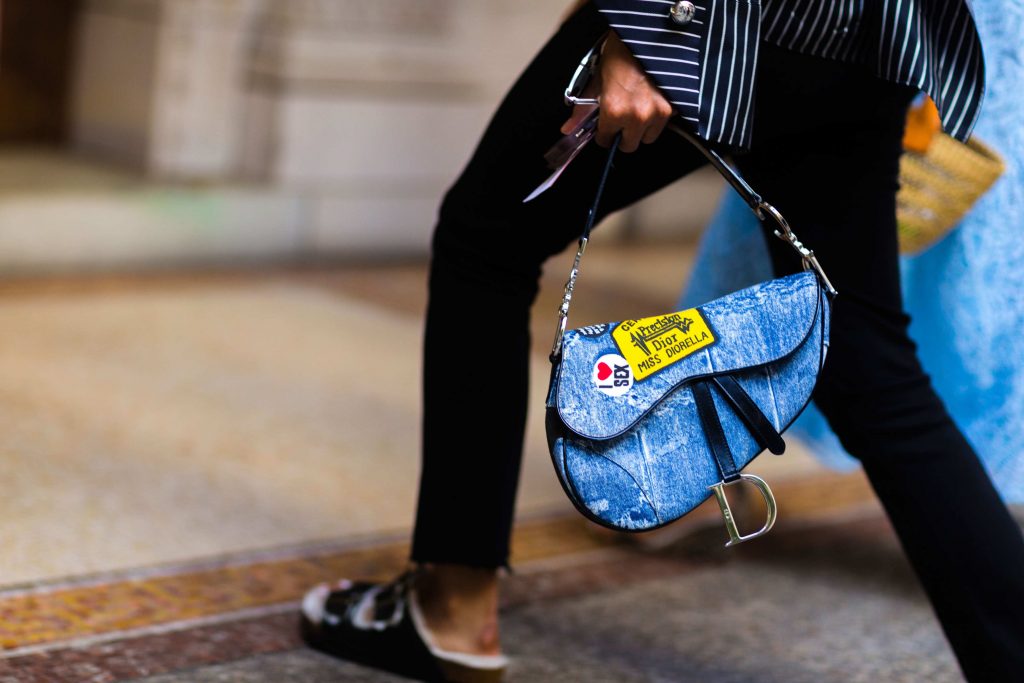 nyfw-street-style-day5-50.nocrop.w1800.h1330.2x-1024x683