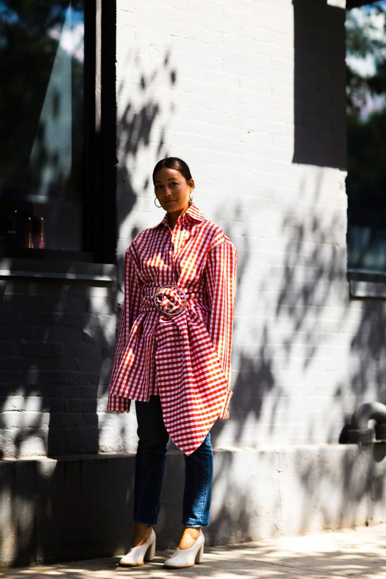 nyfw-street-style-day6-17.nocrop.w1800.h1330.2x-768x1152