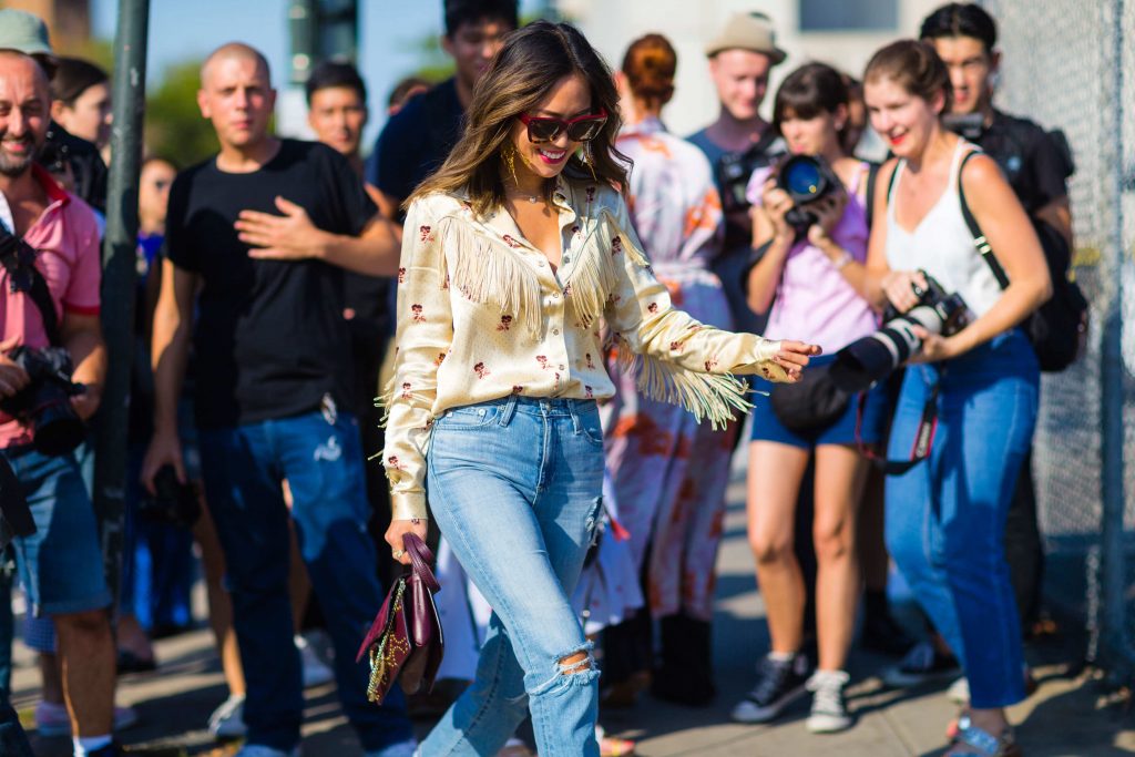 nyfw-street-style-day7-23.nocrop.w1800.h1330.2x-1024x683
