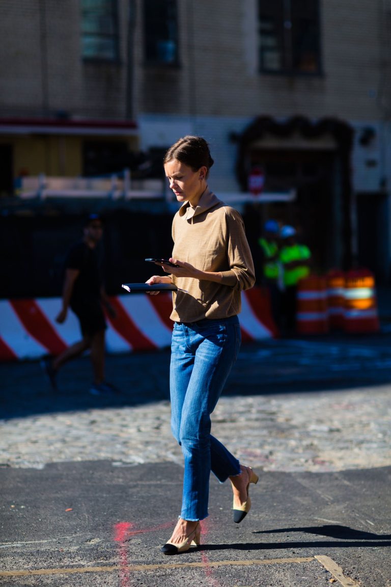 nyfw-street-style-day7-42.nocrop.w1800.h1330.2x-768x1152