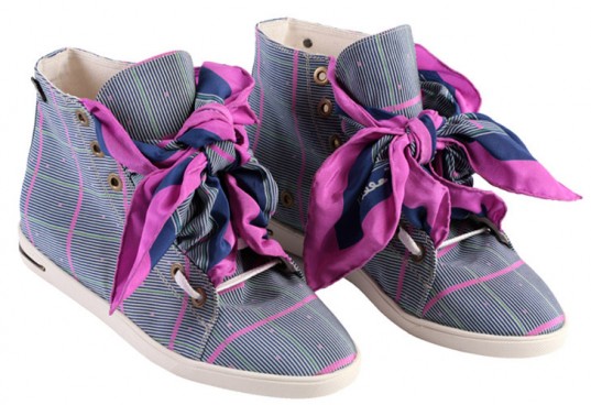 russy-valenki-sneakers-1-537x368