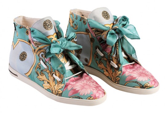 russy-valenki-sneakers-6-537x368