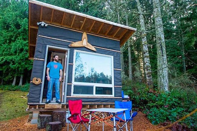scott-brooks-500-dollar-tiny-home-1.jpg.650x0_q70_crop-smart