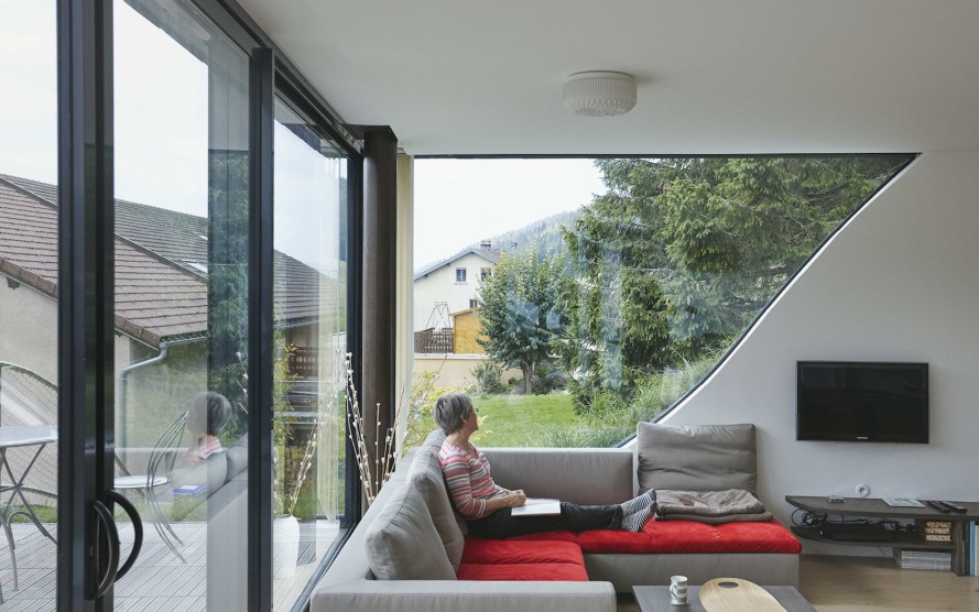 Casa-Jura-by-JDS-Architects-16-889x556