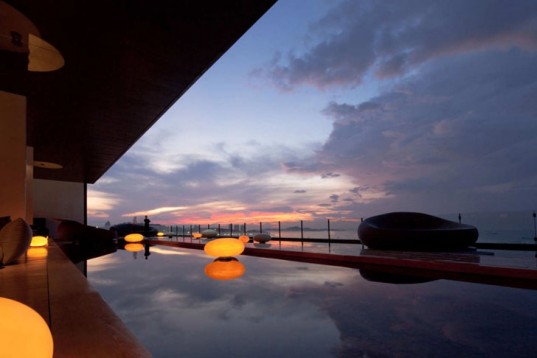 Department-Of-Architecture-Waves-Frabric-Ceiling-Hilton-Pattaya-Hotel-Thailand-7-537x358