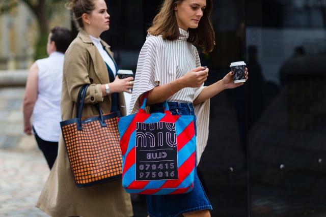 LFW-street-style-01.nocrop.w1800.h1330.2x