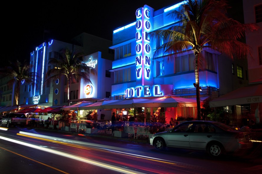 COLONY HOTEL |