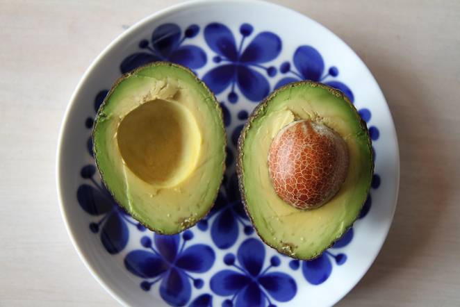 avocado_in_blue_dish.jpg.662x0_q70_crop-scale