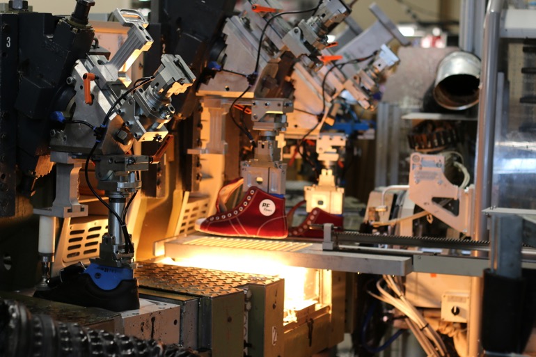pf-flyers-new-balance-factory-423-12