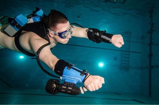 x2-sport-underwater-jetpack1-537x356